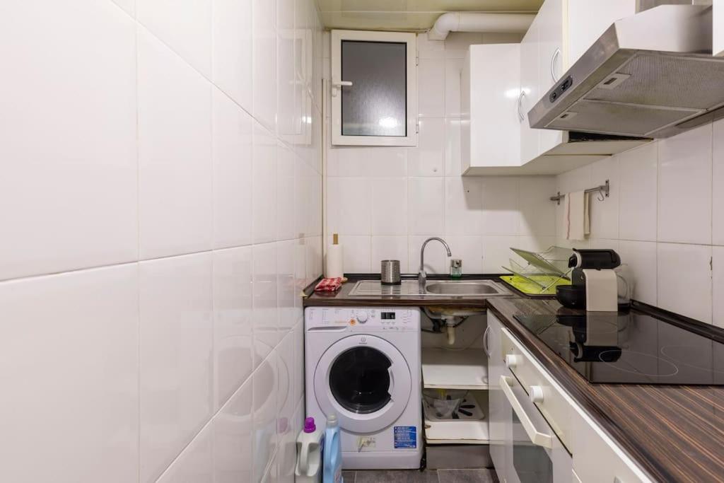 Subway Station Apartment Near Camp Nou Л'Успіталет-да-Любрагат Екстер'єр фото