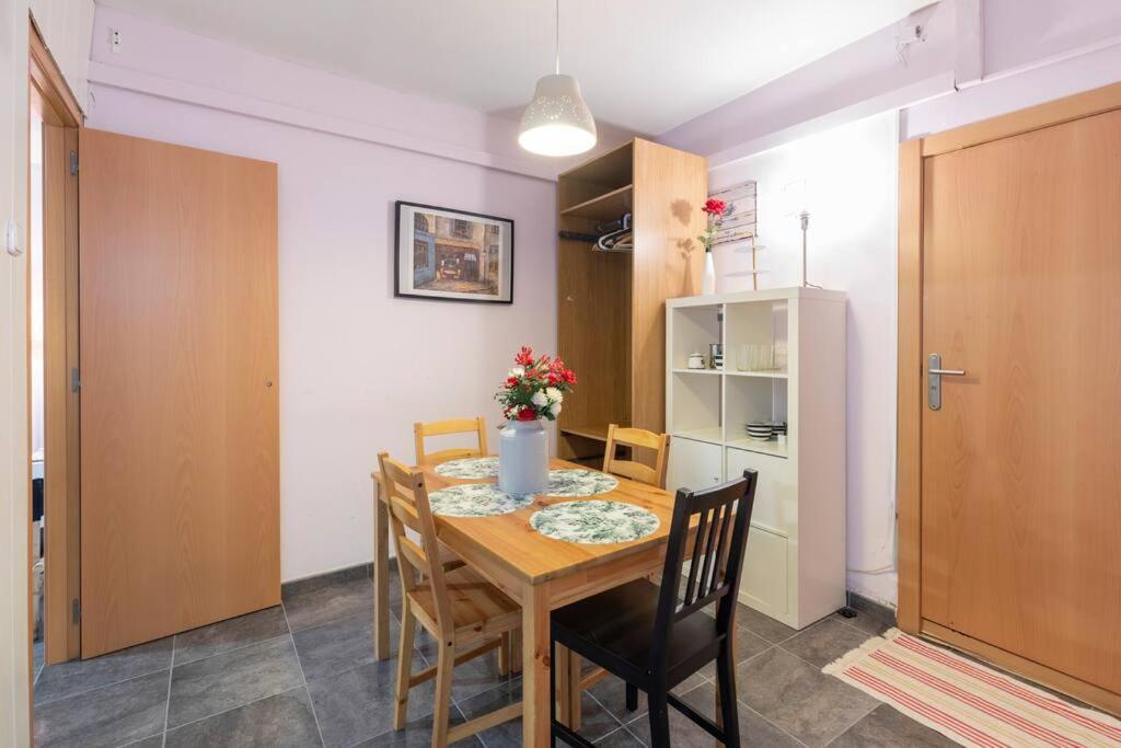 Subway Station Apartment Near Camp Nou Л'Успіталет-да-Любрагат Екстер'єр фото
